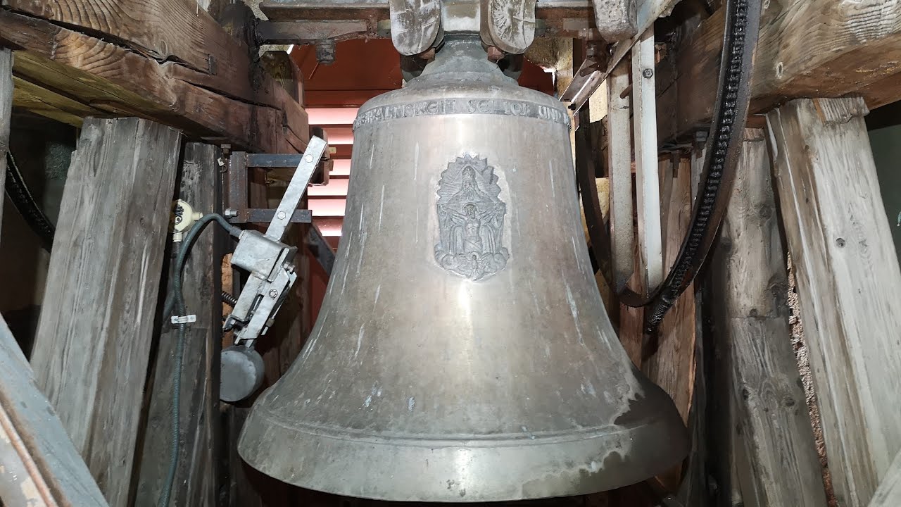 Strassen (Osttirol) Geläute der Dreifaltigkeitskirche