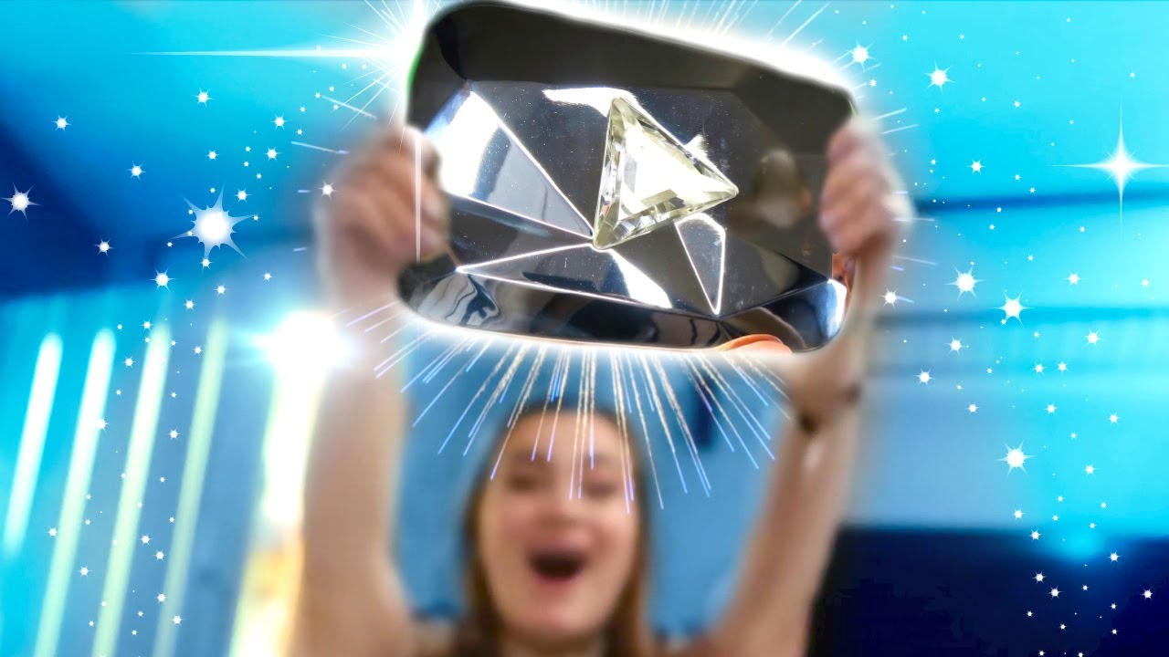 THE DIAMOND PLAY BUTTON!!! | Cloe Feldman