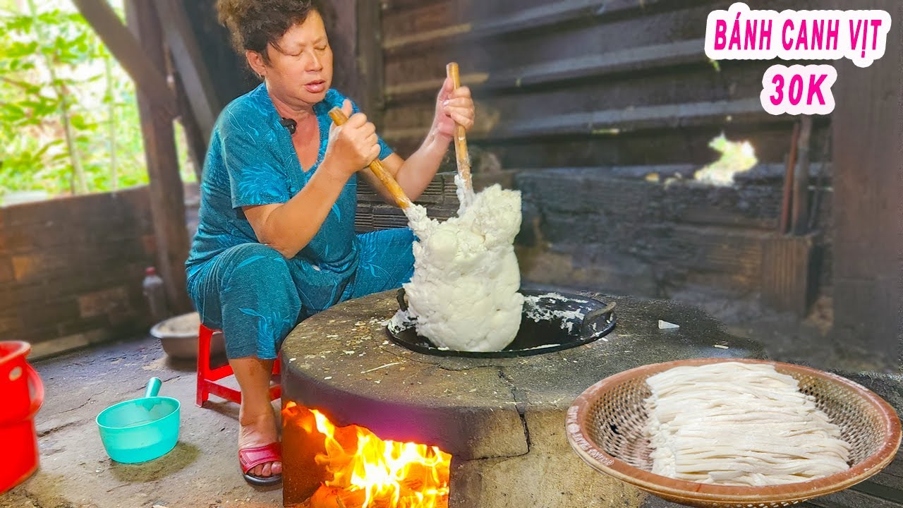 Bánh Canh Vịt gần 40 năm | Sợi bánh bột gạo xắt tay cực ngon