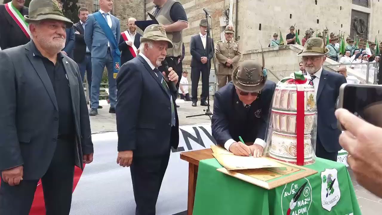 Teramo | Ritorno alla caserma Grue e gemellaggio in piazza per l'Associazione nazionale Alpini