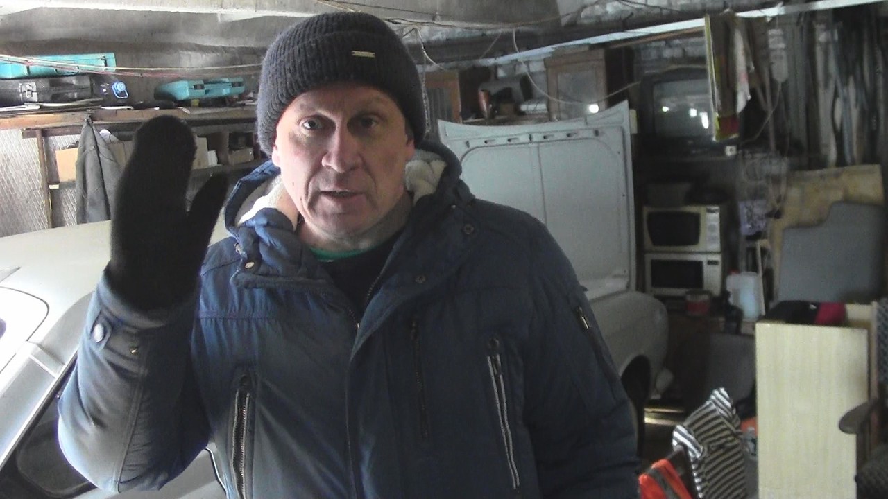 ЗАПУСК МОСКВИЧА В ГАРАЖЕ. ЗАШЁЛ ВАЛЕРКА, ПИЛИ ЧАЙ #москвич2125 #запуск #зима
