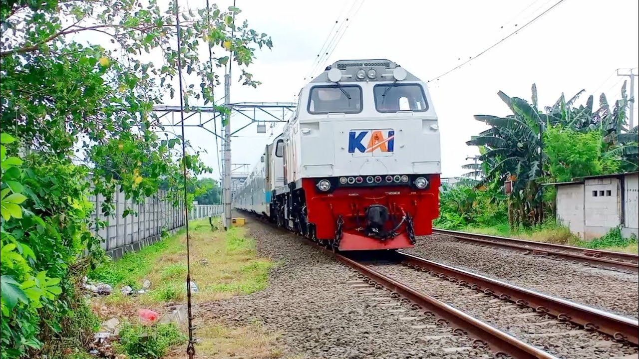 KERETA API NGEBUT ‼️ KUMPULAN KERETA API KRL COMMUTER LINE DI STASIUN KECIL