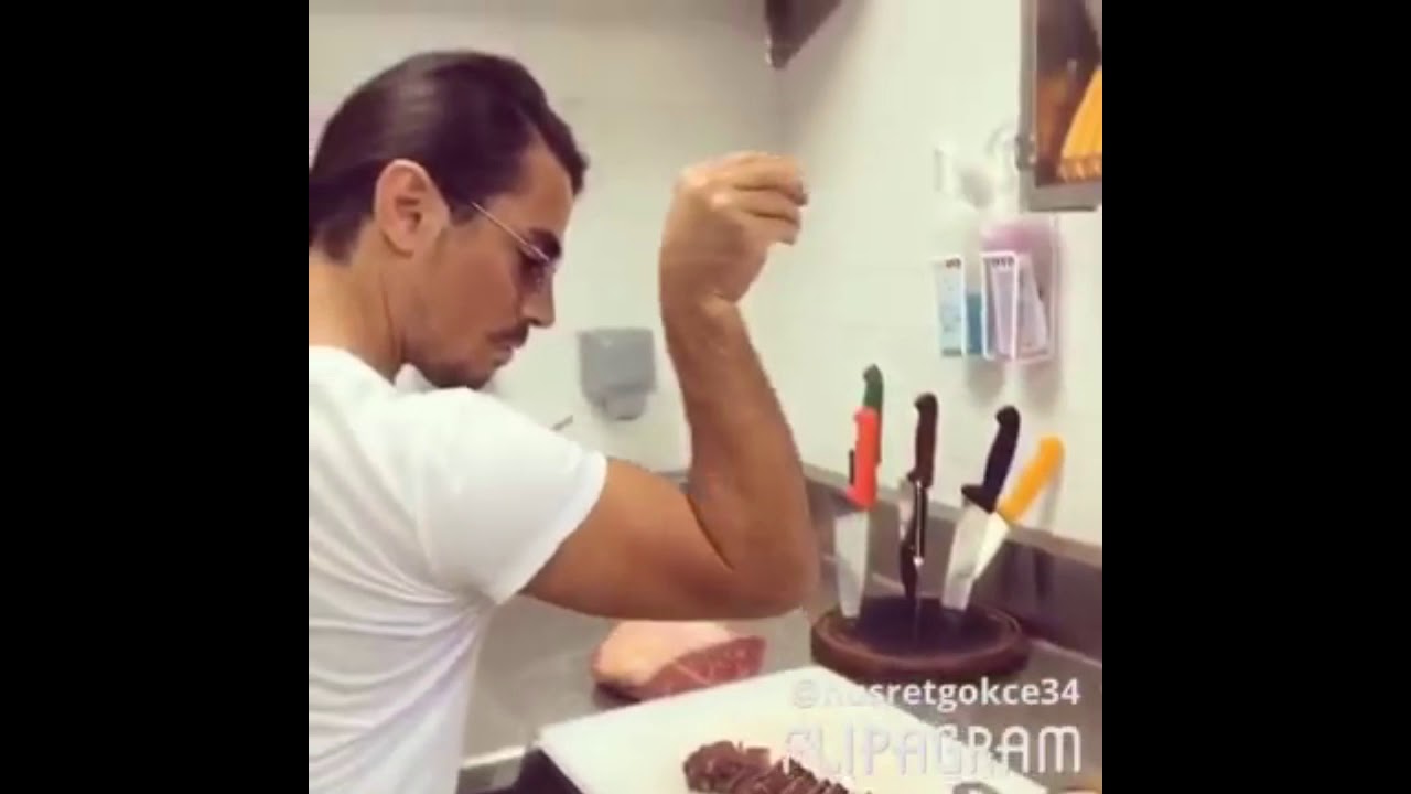 Турецкий повар готовит мясо\Turkish chef prepares the meat