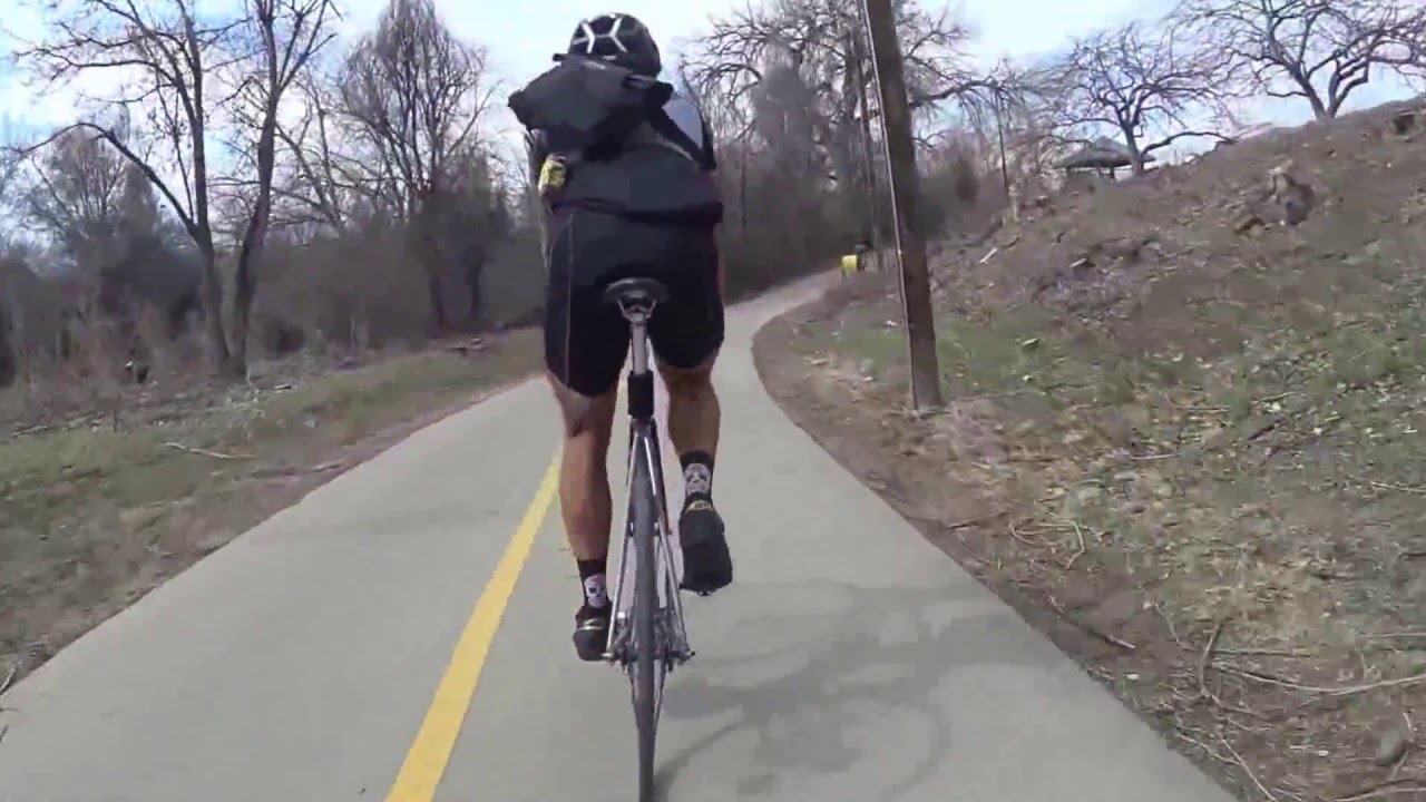 Roadie Gets Served By  Los of #sundaystrong   (Track bike VS. Road Bike )
