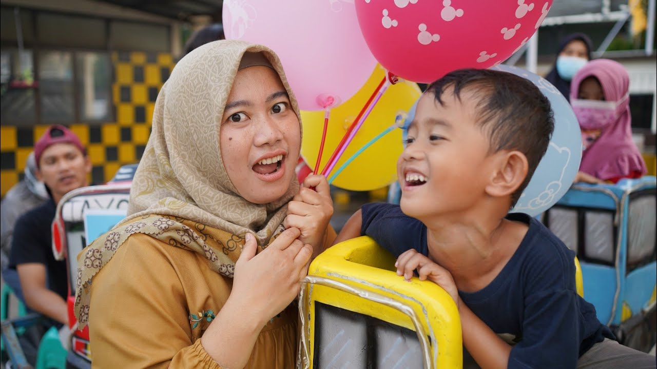 HIKS 😭 BALON UPIN IPIN KU TERBANG 🎈 - Naik Odong Odong Tayo | Ali vlog