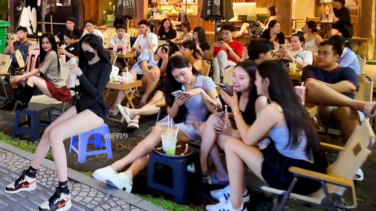 Vietnam Saigon Hochiminh City Nightlife: SoMany Pretty Ladies! Street Scene After Dark