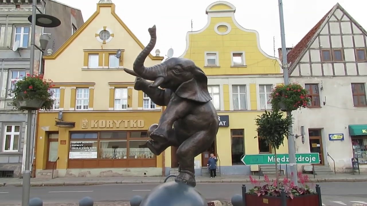 TRZEBIATÓW - Ratusz/Rynek : 