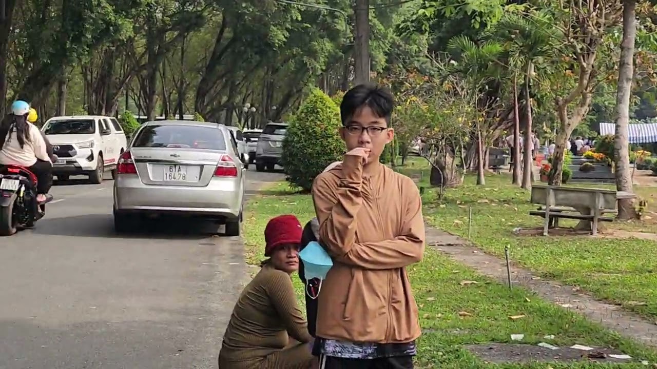 Hoa Viên 27 tết còn kẹt xe #mộ 