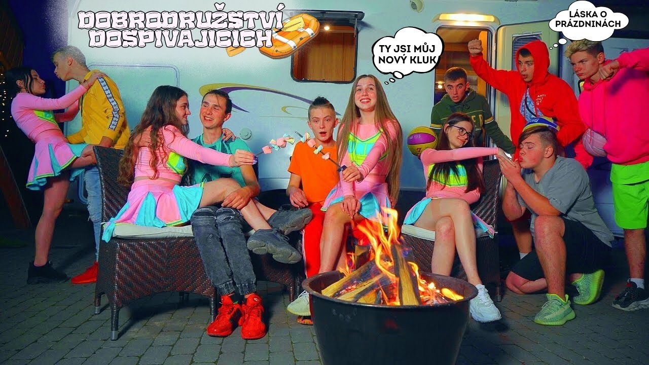 ŠÍLENÉ CESTOVÁNÍ 👊 Proč se cheerleaderky zamilovaly do loserů? Teen láska a příběhy u ohně