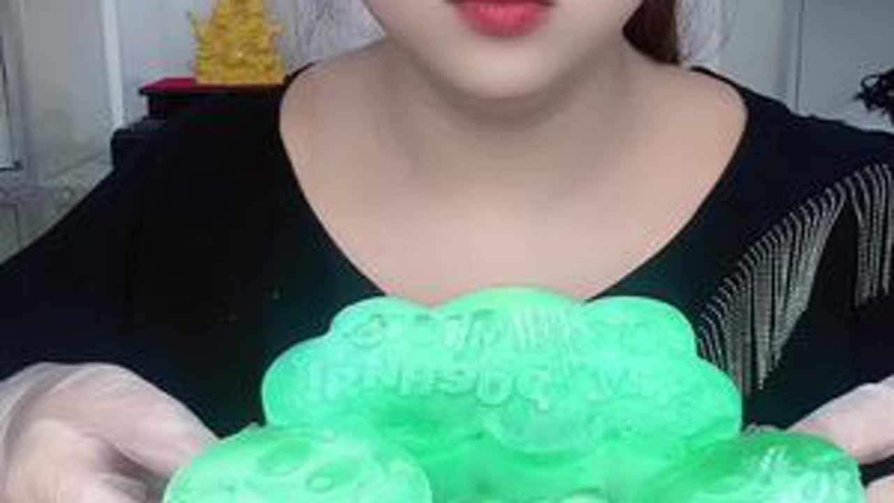 宝子们，每天下午2:30不见不散喔#声控助眠 #吃冰达人