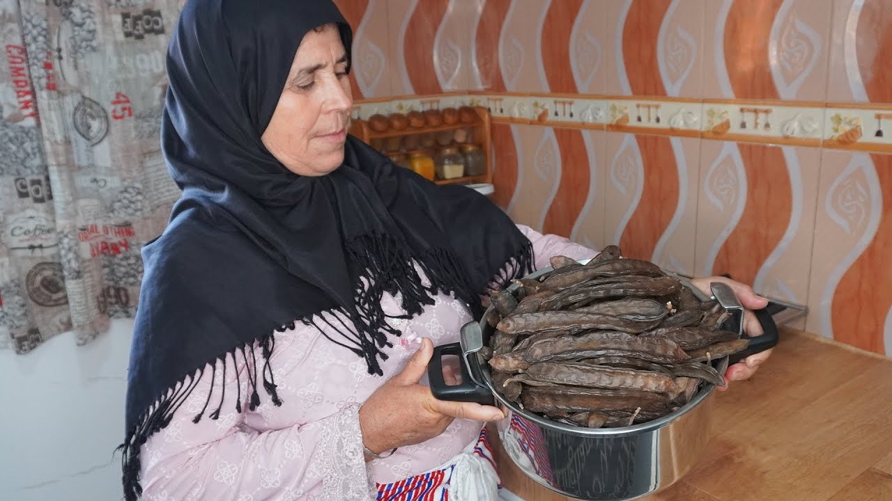 علاش تشريه غالي وهذا وقتو! ضع الخروب في الكوكوت وحضري عسل طبيعي %100 بدون أي مواد إضافية ولا حافظة
