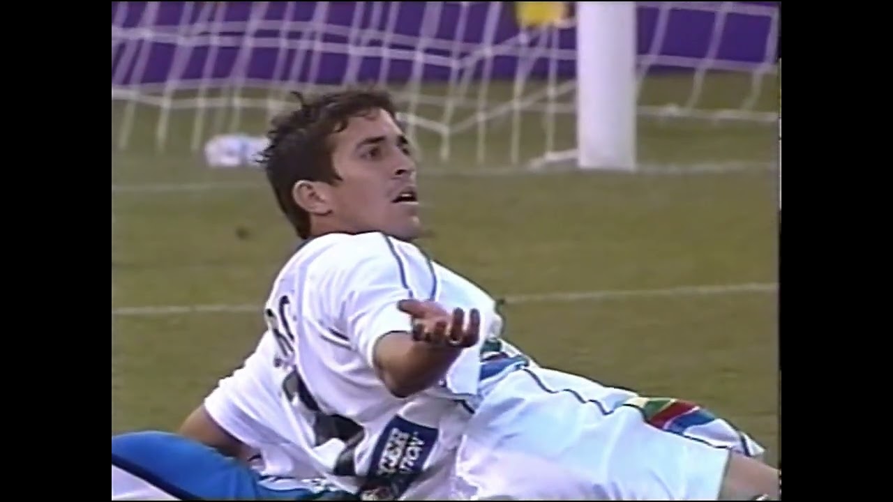 RED CARD: Nick Garcia Takes Down De Rosario, Open Field Tackle Earns Red Card