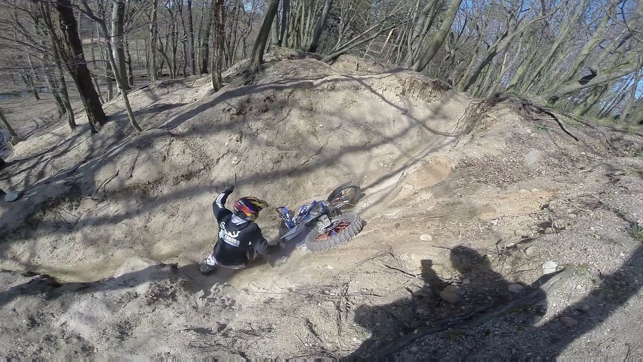 Amatorskie enduro na wesoło, w akcji  Yz250 i Cr250 😁| Prawie utopił Honde 🙈| Podjazdy 💪🔥