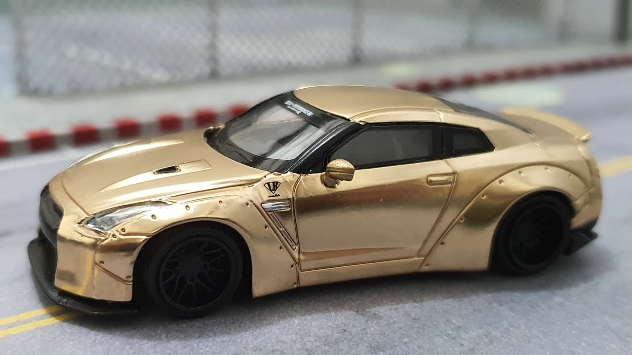 MINI GT LB-WORKS Nissan GT-R (R35) Satin Gold Type 1, Rear Wing ver 2 / No. 30 Unboxing