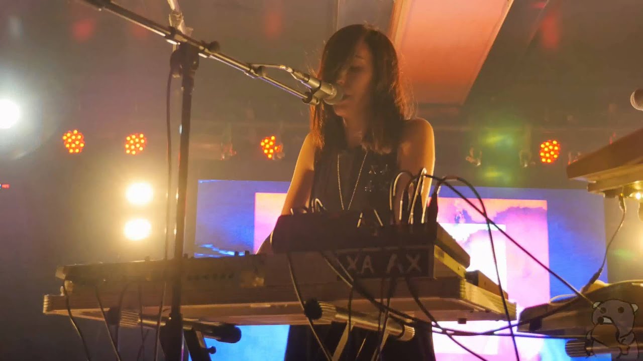 Elohim - She Talks Too Much [4K] (live @ Webster Hall Marlin Room 10/15/15)