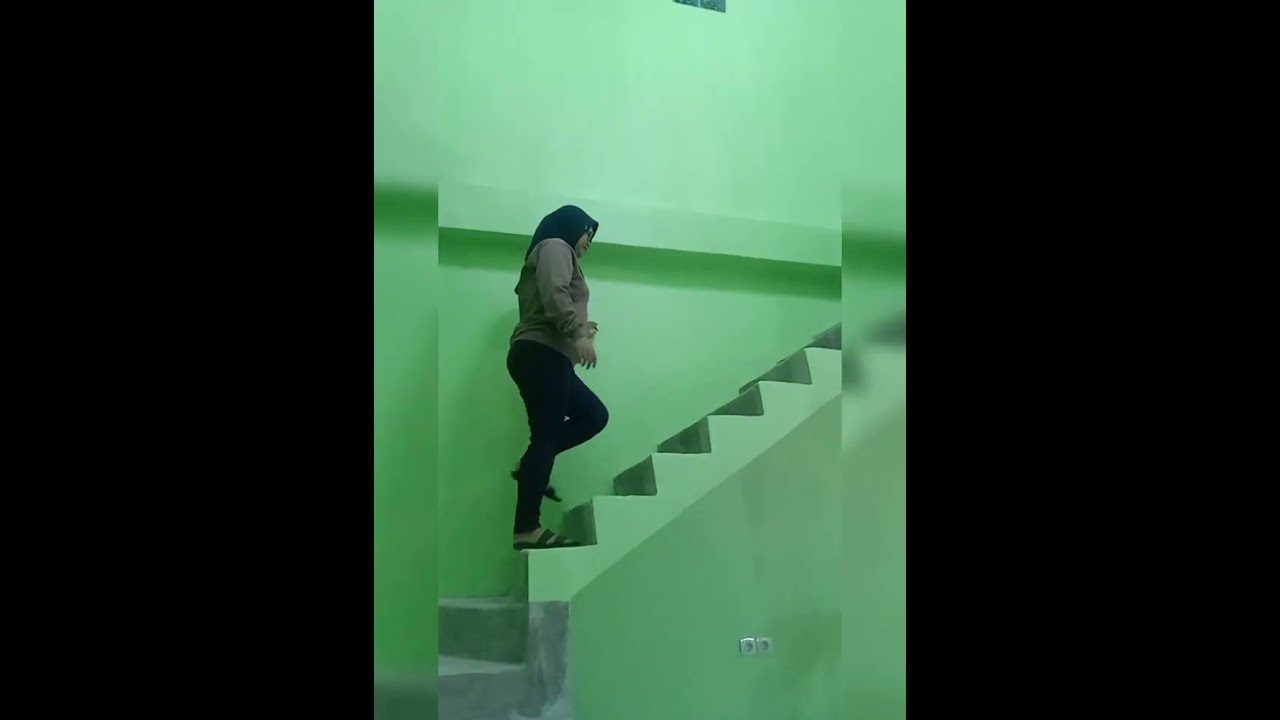 BANGUN RUMAH IMPIAN DENGAN WARNA FULL HIJAU