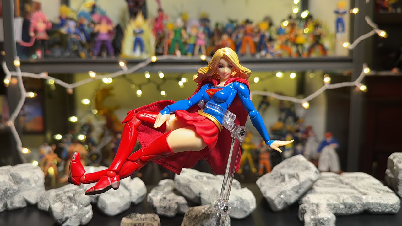 Revoltech Supergirl WITH EXCLUSIVE PIECE - REVIEW - #revoltech #supergirl