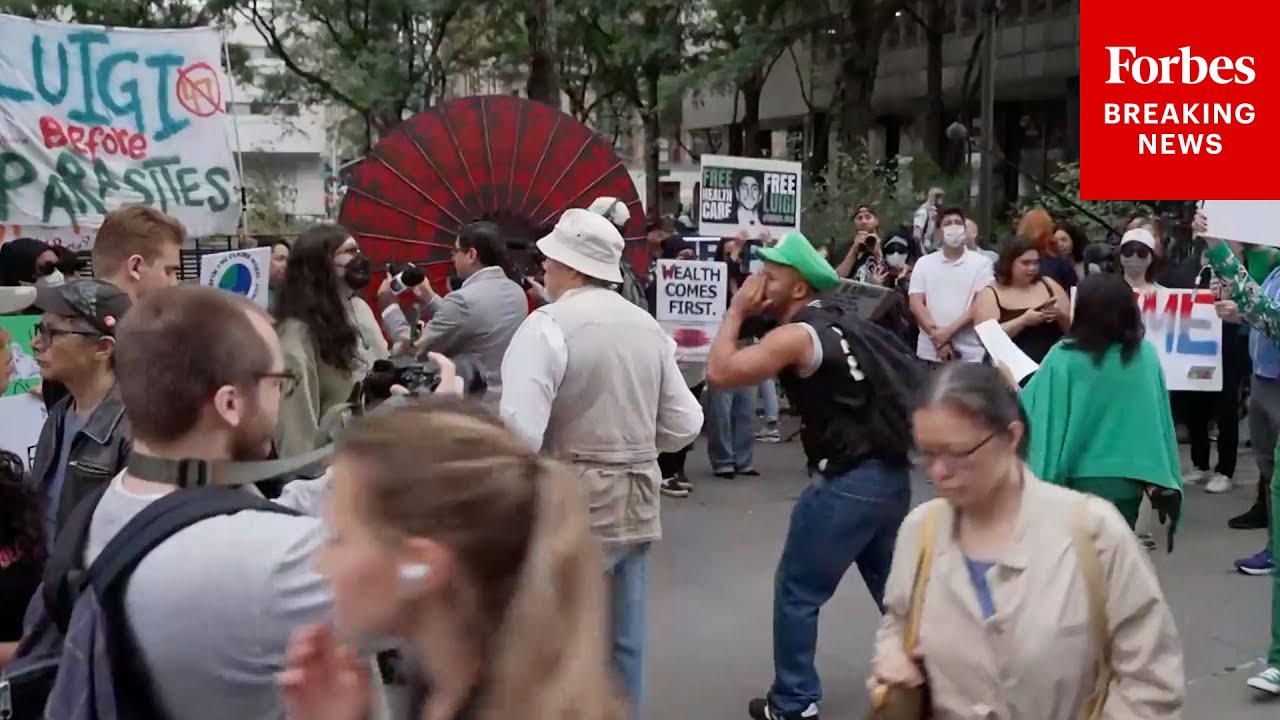 HAPPENING NOW: Pro-Luigi Mangione Demonstrators Protest Outside Manhattan Courthouse