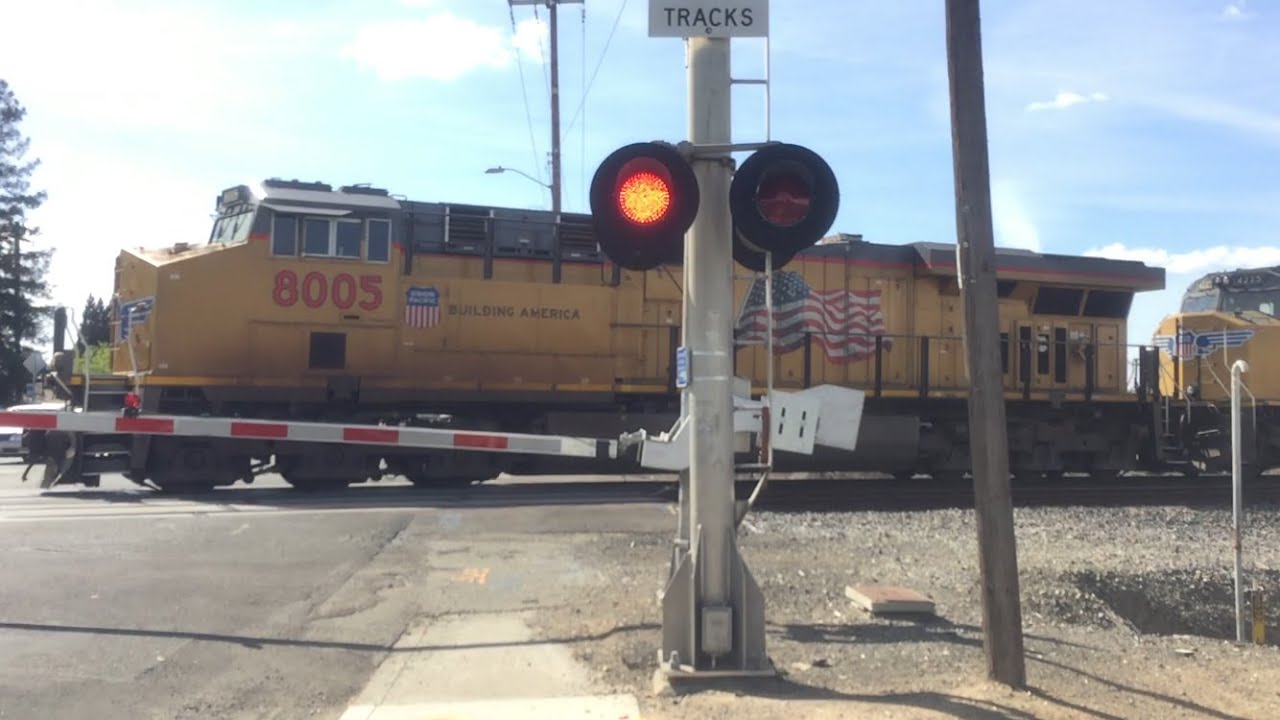 Union Pacific 8005 Intermodal Soutbound, 14th Avenue Railroad Crossing, Sacramento CA
