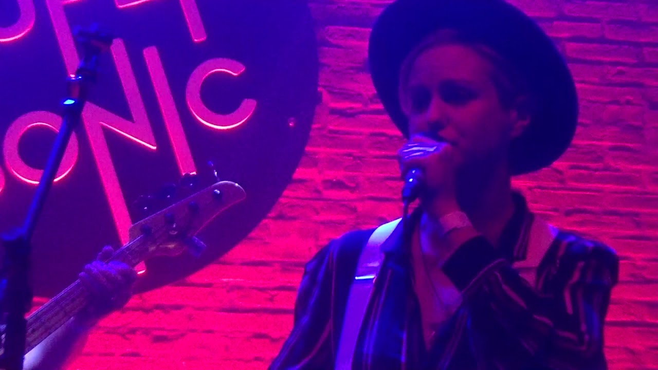 Space Oddity - Miss Bowie - Live at Bowie France Convention 2019