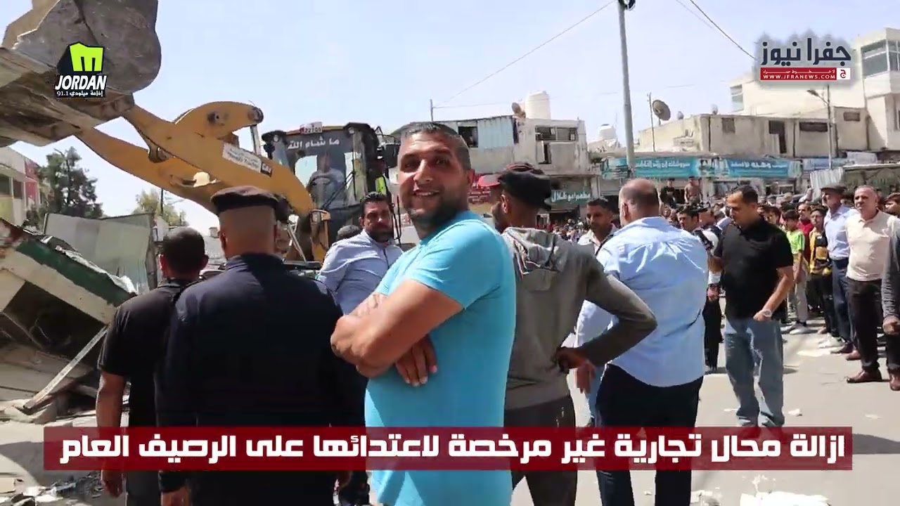 إزالة الأكشاك و محال تجارية غير مرخصة في مخيم الوحدات