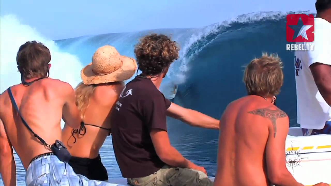 Tahiti Big Wave surfing - the magic of Teahupoo