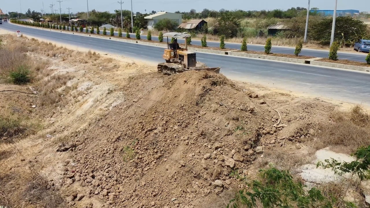 Good job!! Skilled operation in action! Using Komatsu Dozer and Dump Trucks to fill flooded land.