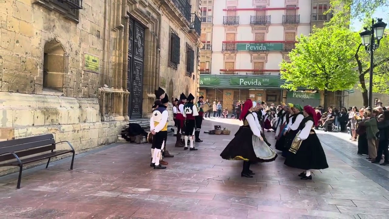 Baile Tradicional Asturiano (Plaza Porlier-Oviedo)27-04-2025