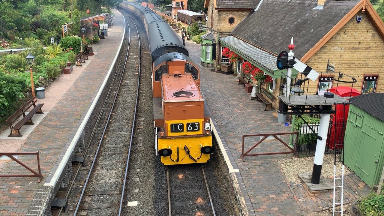 D9551 Thrashing out of Arley - 05/09/19