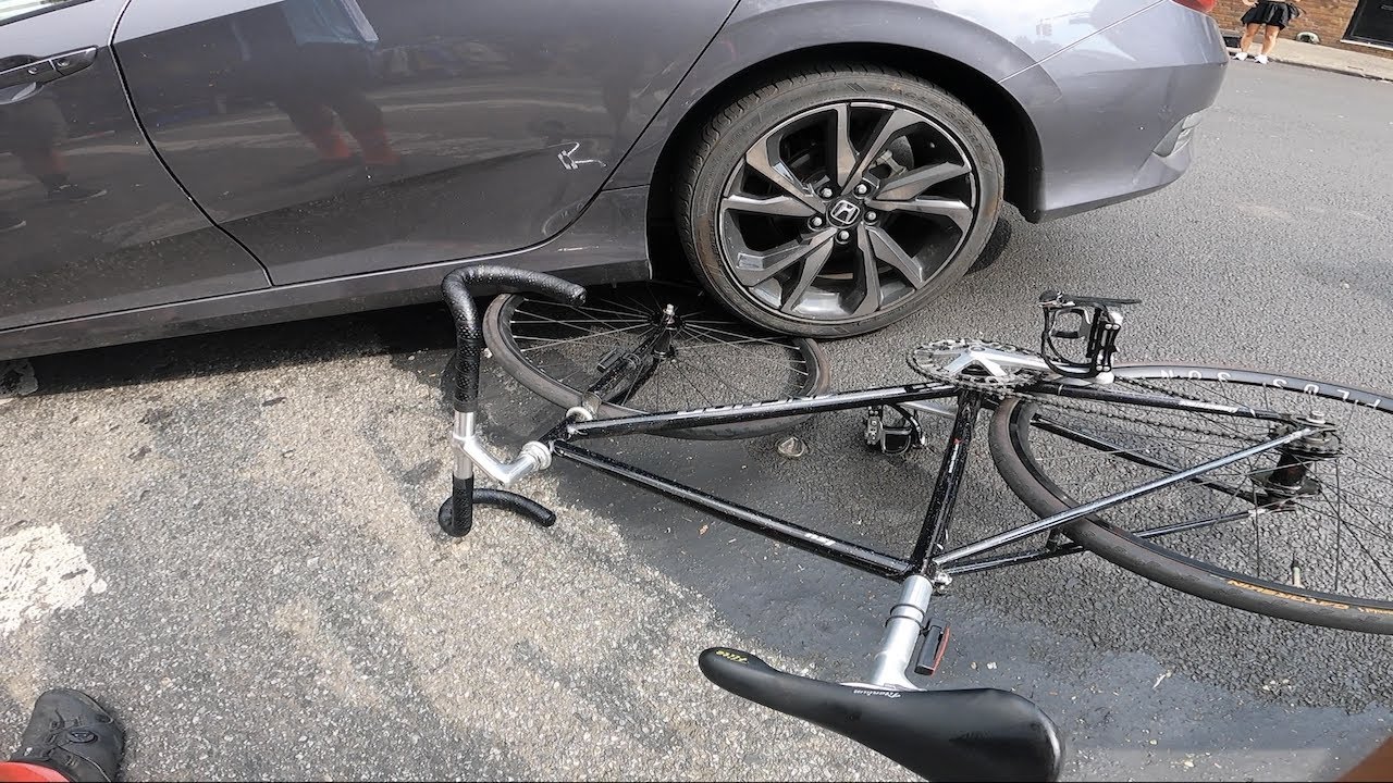 FIXED GEAR NYC | Crashed at the Bedford Burning Alleycat race.