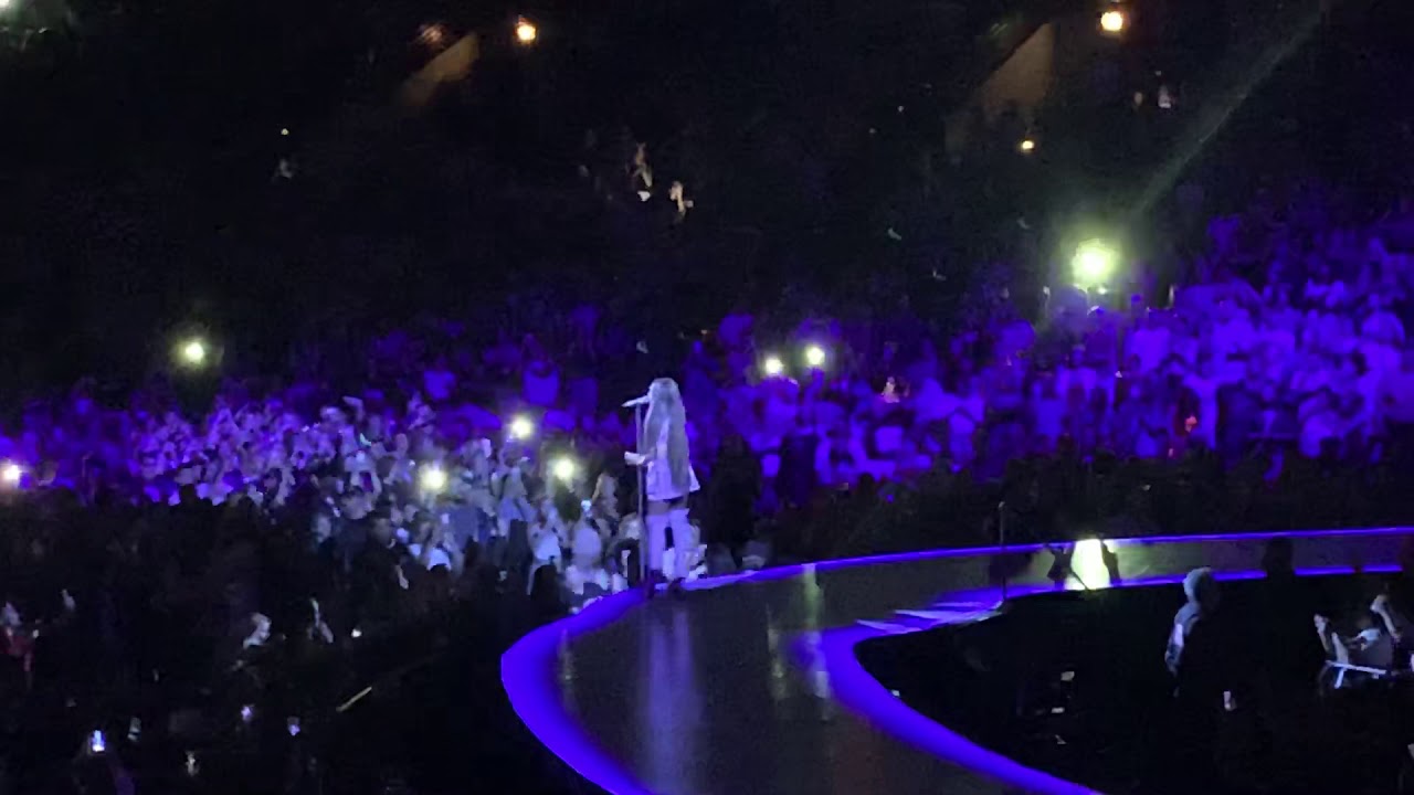 “Breathin”- Ariana Grande (SWT Chicago Night 2)