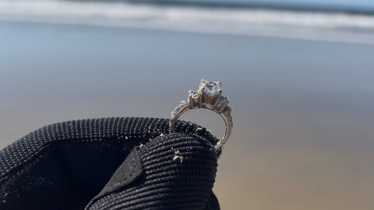 ¿Qué puedes encontrar con un detector de metales?😱💍 |Explorando La Arena