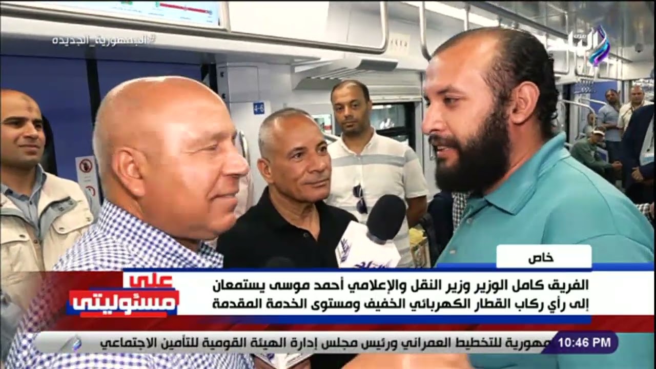 حوار ساخن بين مواطن وكامل الوزير داخل القطار الكهربائى..ووزير النقل: لو رجعت فى كلامك هفضحك