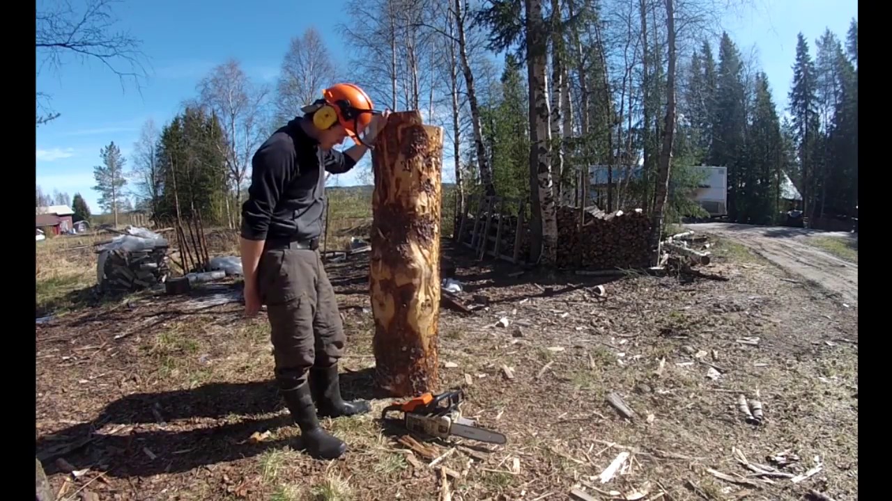 Puun veistoa- moottorisahaveistos. Vaivaisukko