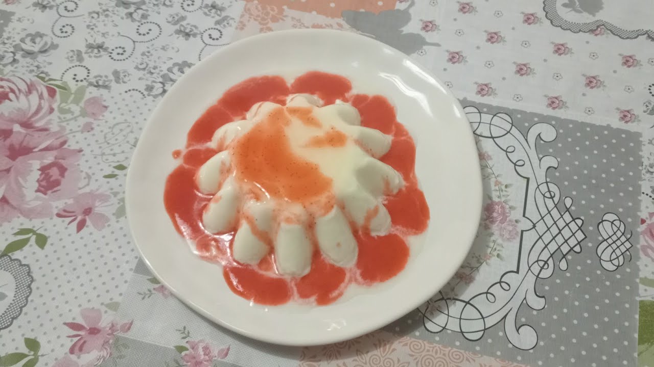 Йогуртовый баварский крем с клубничным соусом