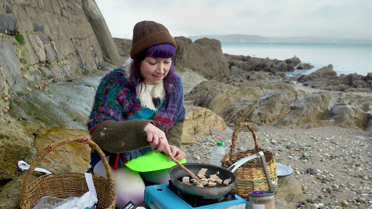 Heating Or Eating: Wildly Surviving Winter [Episode 2]
