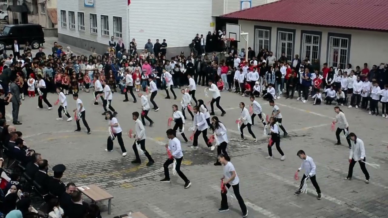 Ritim eğitimi ve dans Bitlis Mutki Koyunlu İmam-hatip Ortaokulu Dans gösterisi #4