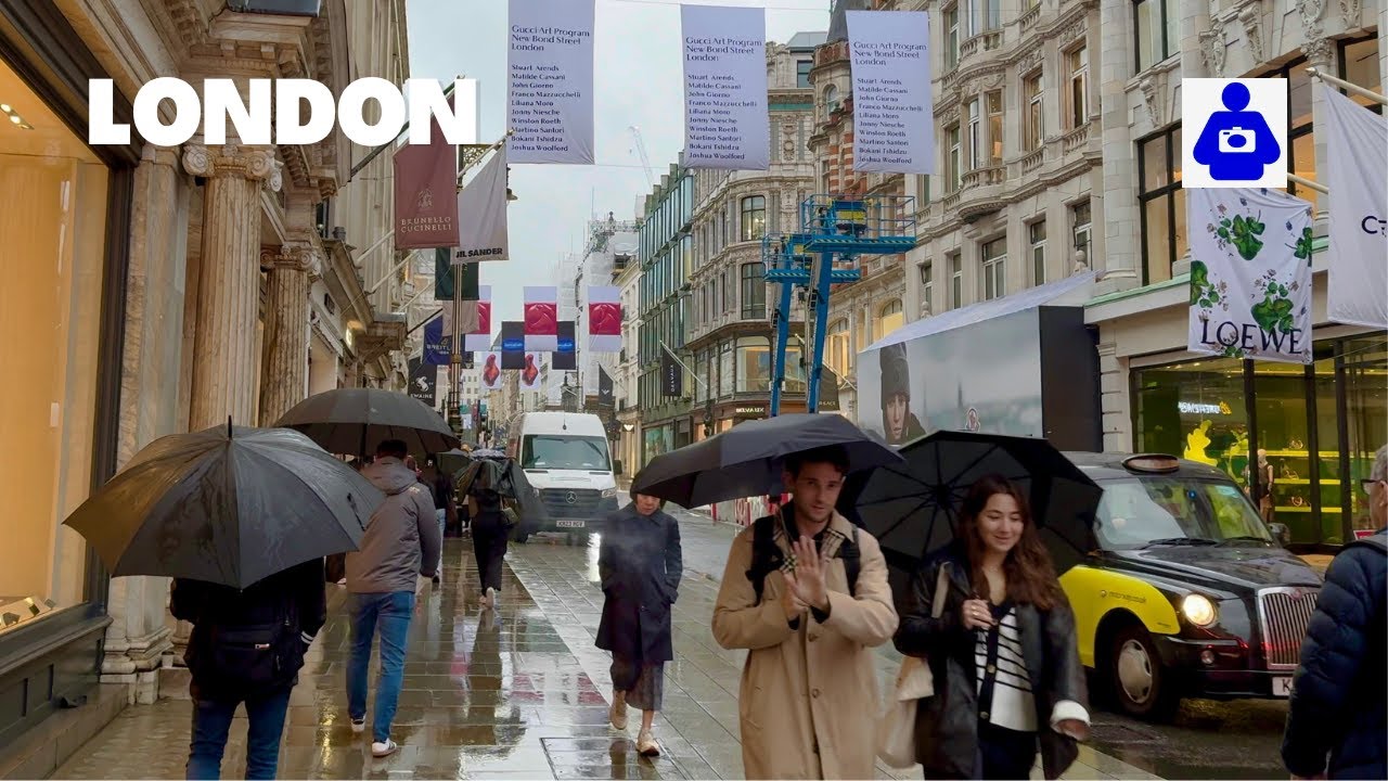 London Autumn Walk 🇬🇧 SOHO, Piccadilly Circus to MAYFAIR | Central London Rain Walking Tour [4K HDR]