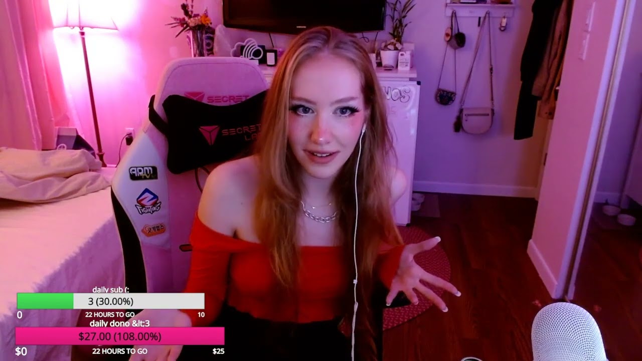 twitch egirl demanding viewers to pay her more | ridiculous