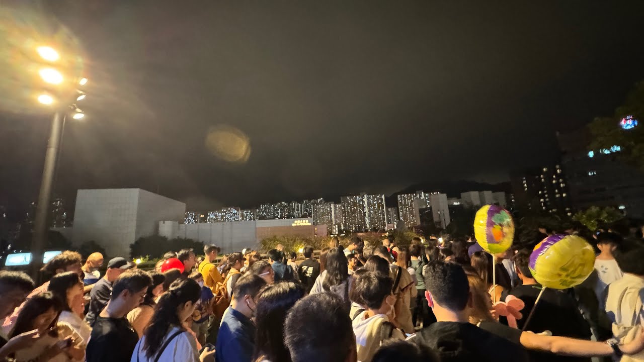 新城市廣場40週年煙花匯演 樂事變燥事 等到忟 煙花又斷斷續續