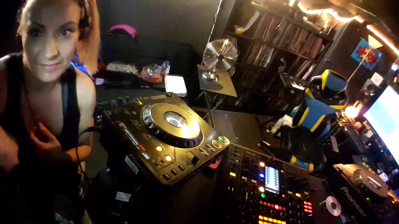 Amber D - Bouncy Hard House Mix - Twitch Livestream October 2018