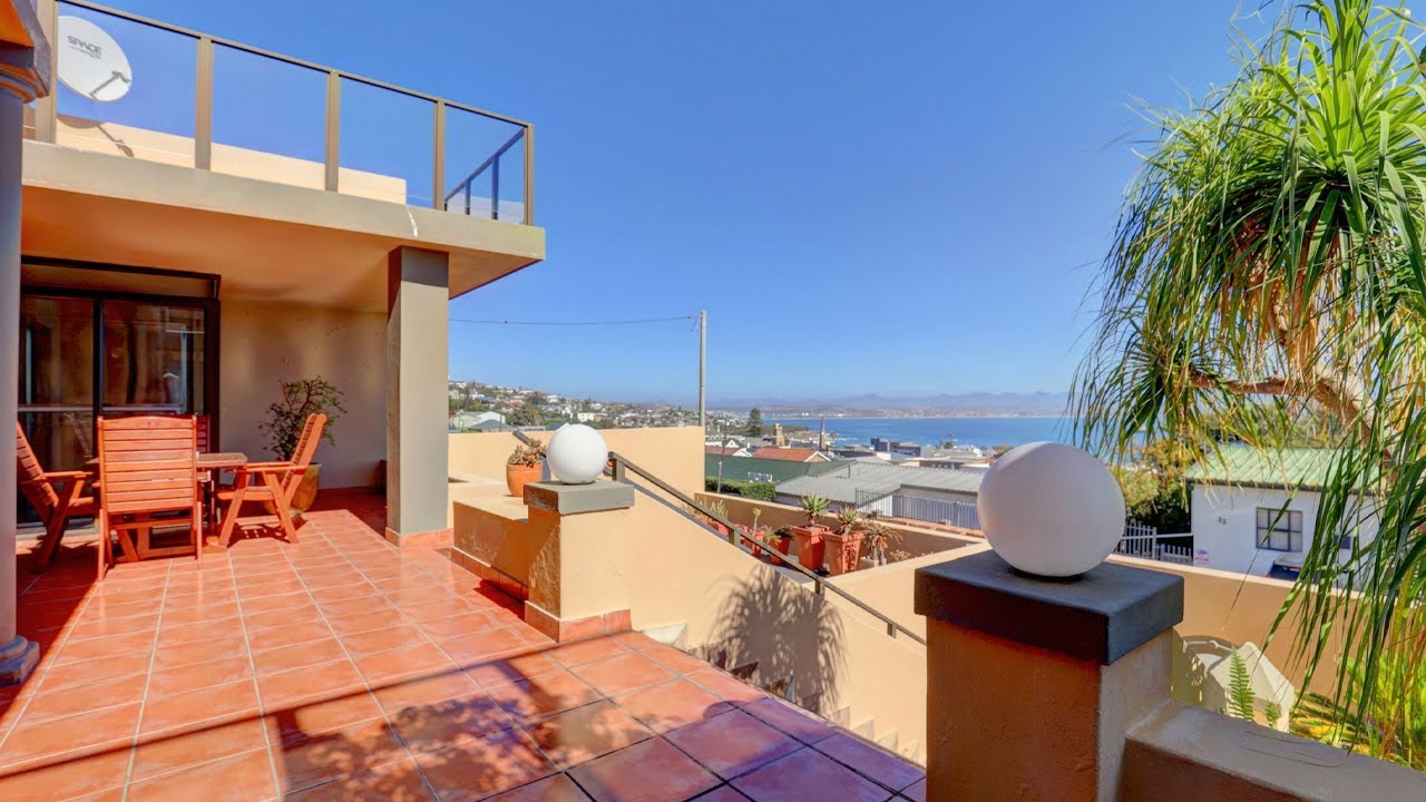 3 Bedroom House For Sale in Mossel Bay Central