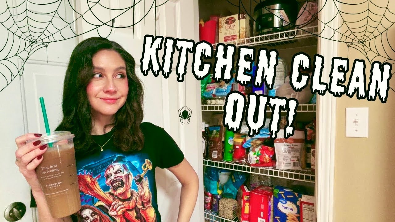 organize my kitchen with me!🦇 pantry, fridge, & freezer makeover!🖤