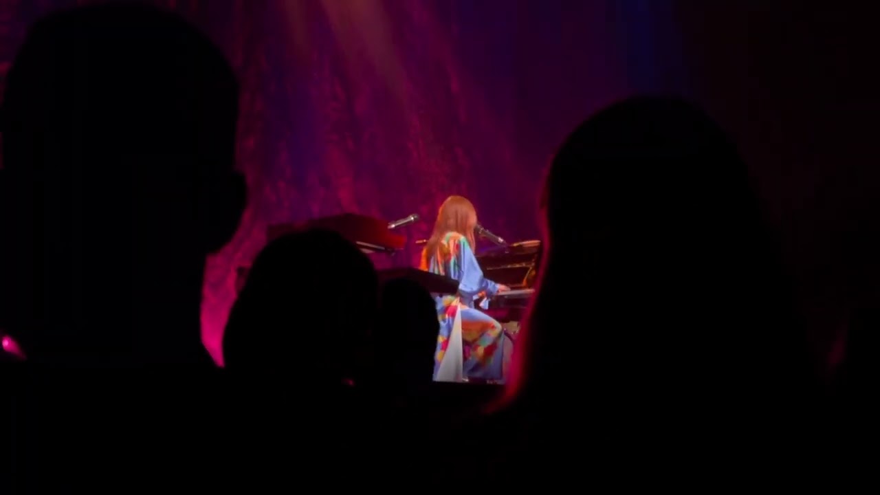 Tori Amos - Addition of Light Divided (London Palladium, 11/03/2022)