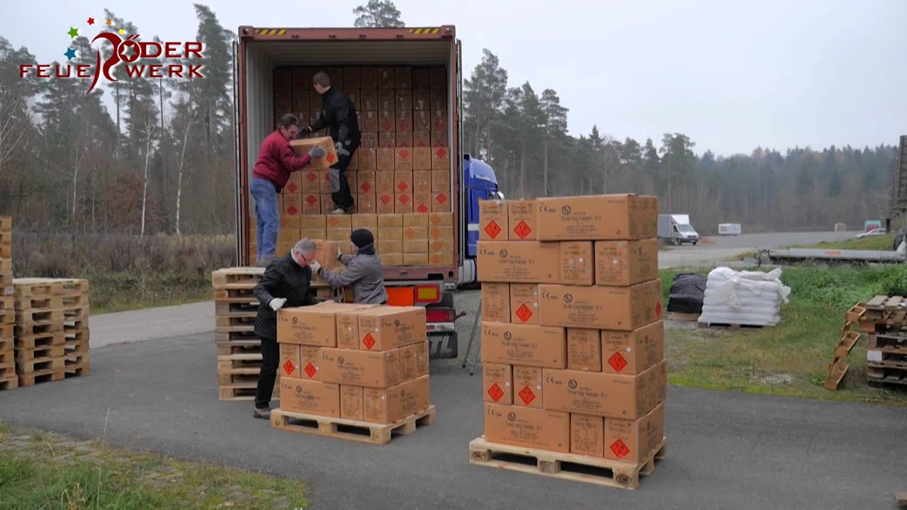 Feuerwerk Container entladen bei Röder-Feuerwerk