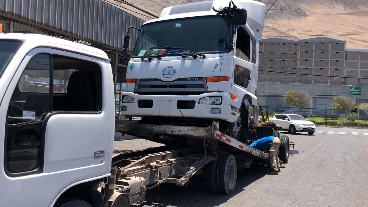 Subiendo una Nissan Condor MK38C