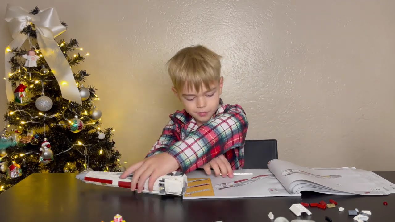 LEGO Star Wars T-65 X-Wing Starfighter: Mark Makeev provides a step-by-step assembly guide.