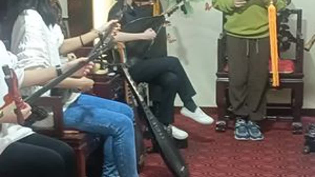 欢迎新加坡湘灵南音社弦友会来老师做客并与石狮声和南音社的孩子们进行南音联欢[鼓掌][鼓掌][鼓掌]