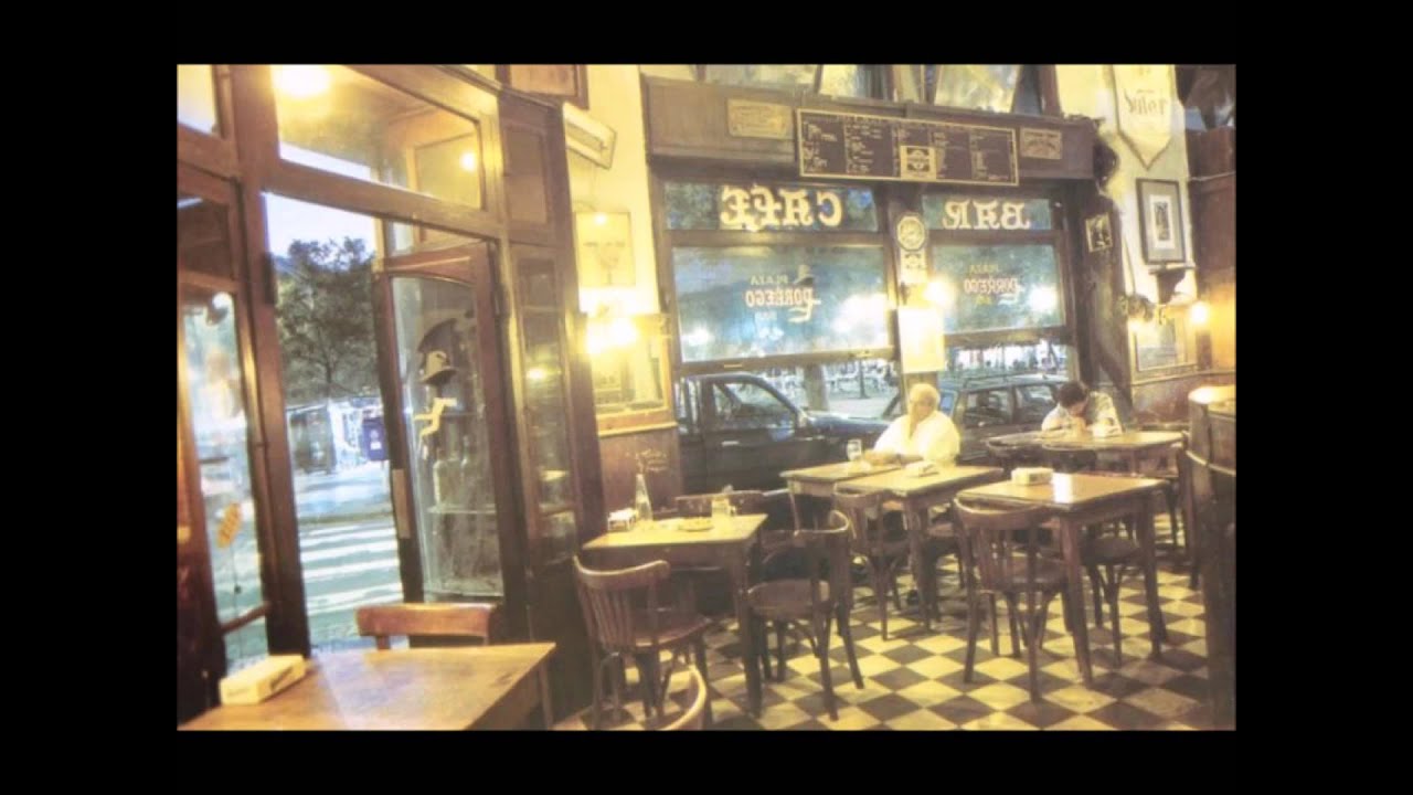 LA MESA DE UN CAFE