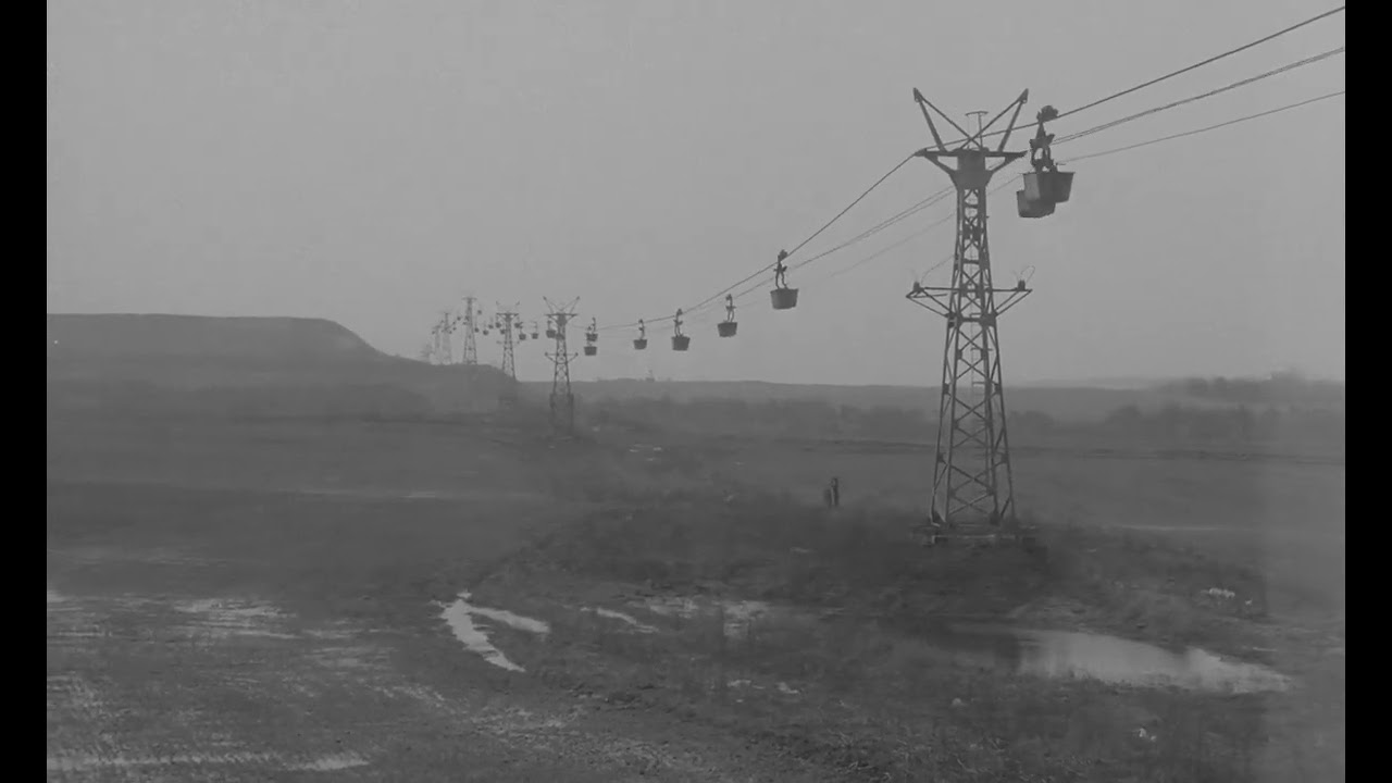 Béla Tarr - Kárhozat (Damnation) - Opening shot